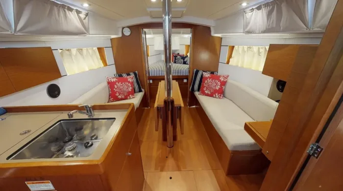 2018 beneteau-oceanis 351 sailboat