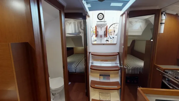 2018 beneteau-oceanis 351 sailboat