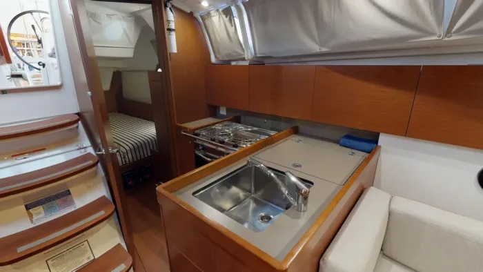 2018 beneteau-oceanis 351 sailboat