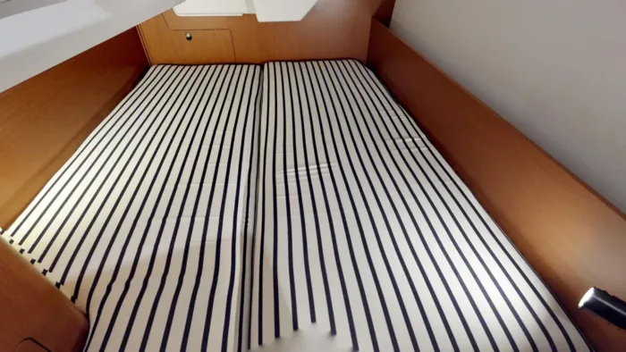 2018 beneteau-oceanis 351 sailboat