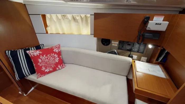 2018 beneteau-oceanis 351 sailboat
