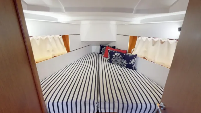 2018 beneteau-oceanis 351 sailboat
