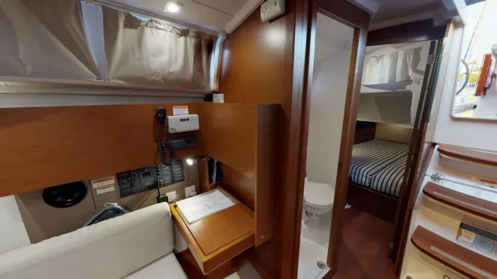 2018 beneteau-oceanis 351 sailboat