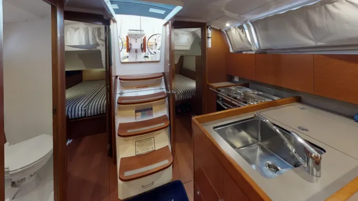 2018 beneteau-oceanis 351 sailboat